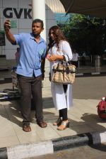 Vidya Balan snapped at airport  on 10th June 2015